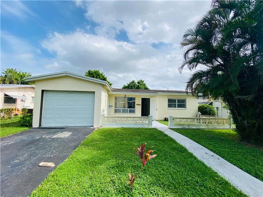 Come see this lovely fixer upper house with option to convert to a 3 bedroom house. Seller is very motivated, so submit all offers.