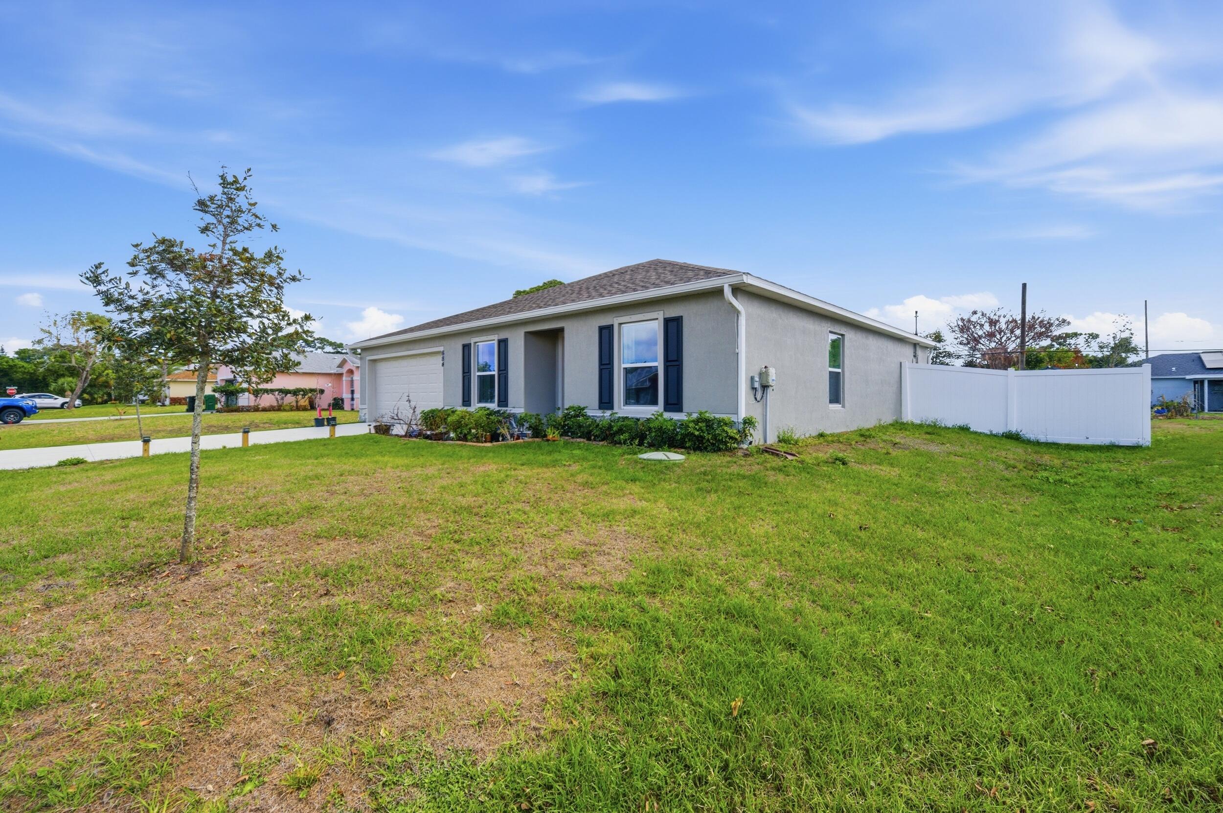 684 SE CRESCENT Avenue