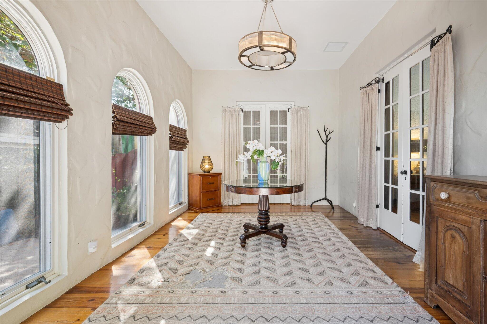 704 SE 8th Street