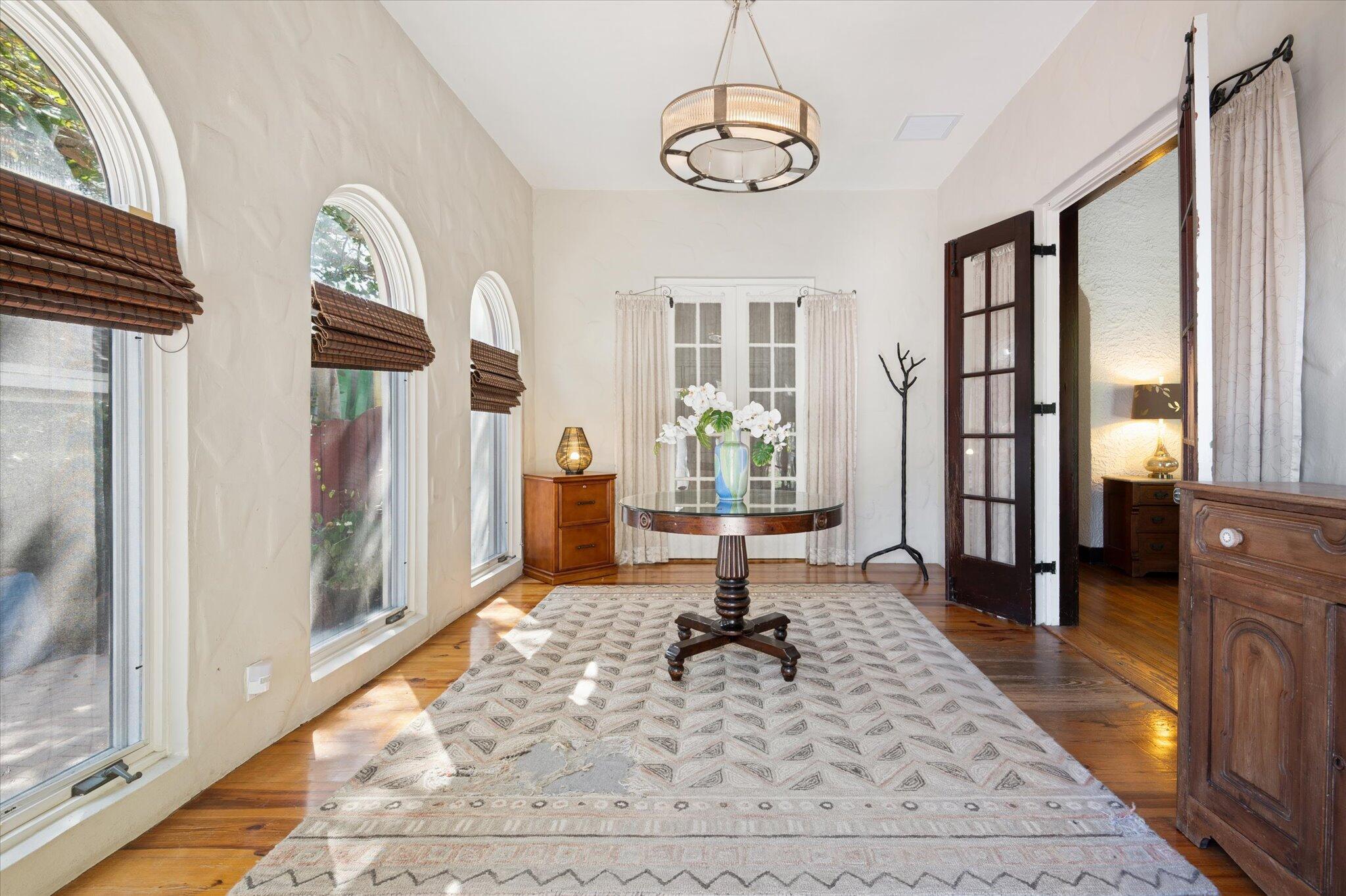 704 SE 8th Street