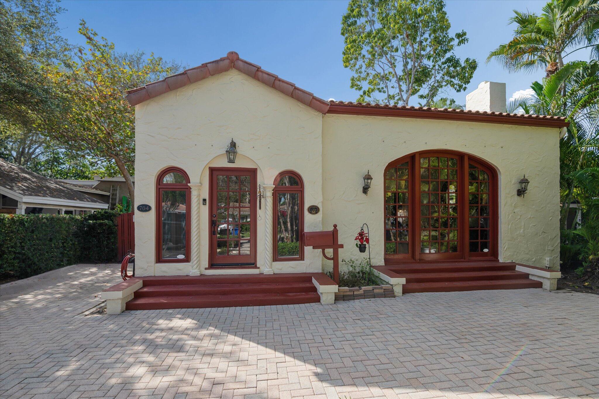 704 SE 8th Street