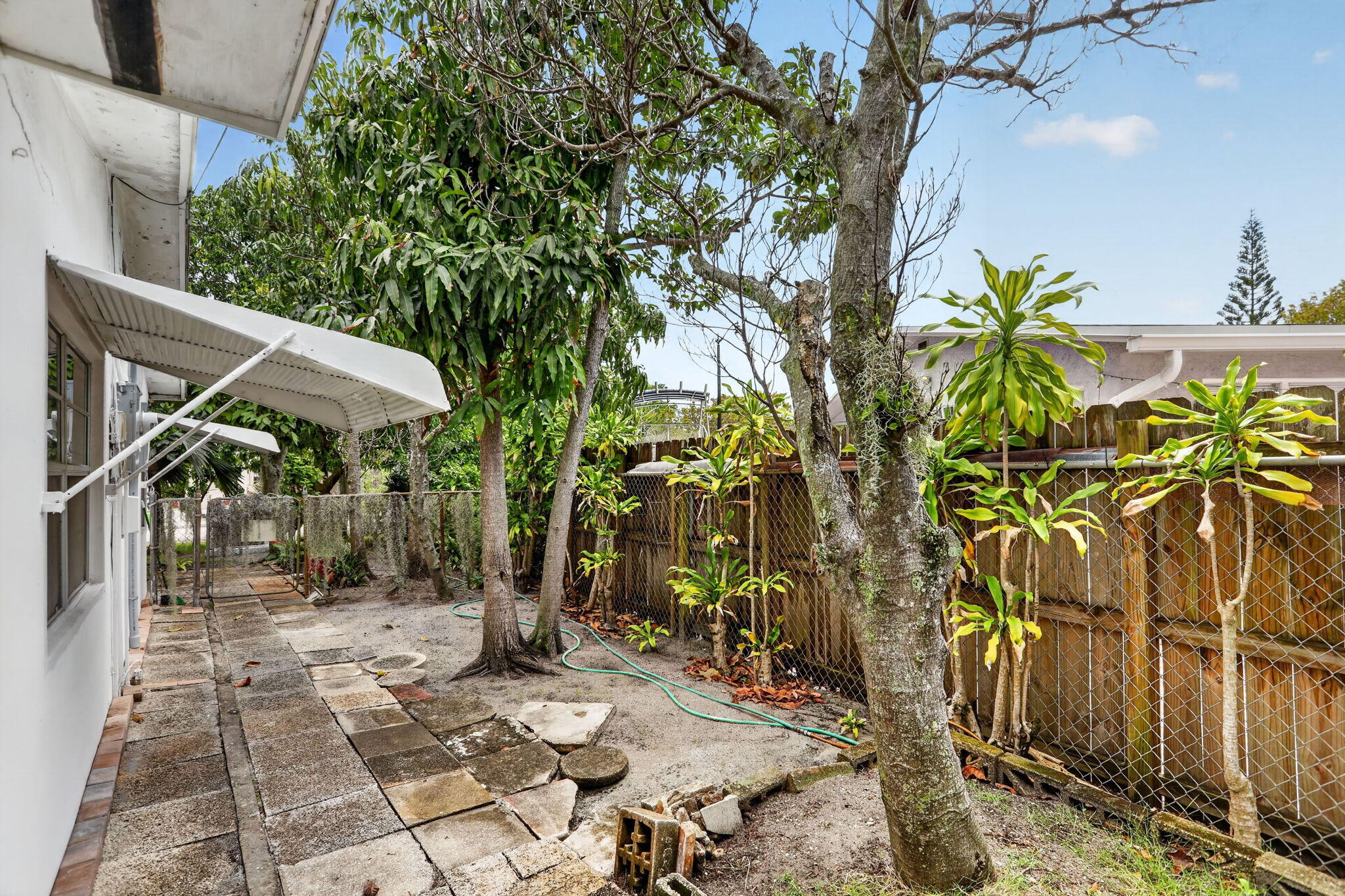 CRESTHAVEN NO 6 - Residential