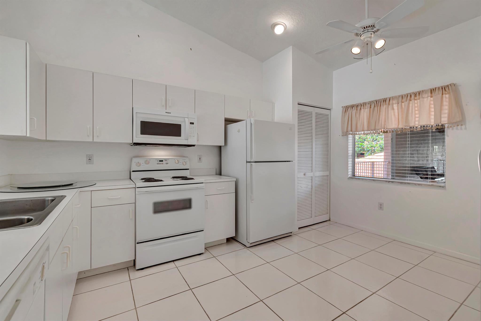 Properties 5952 Regal Glen Drive 204