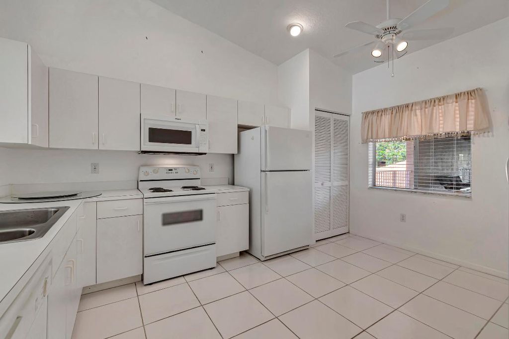 Photo of 5952 Regal Glen Drive #204, Boynton Beach, FL 33437 (MLS # R11097986)