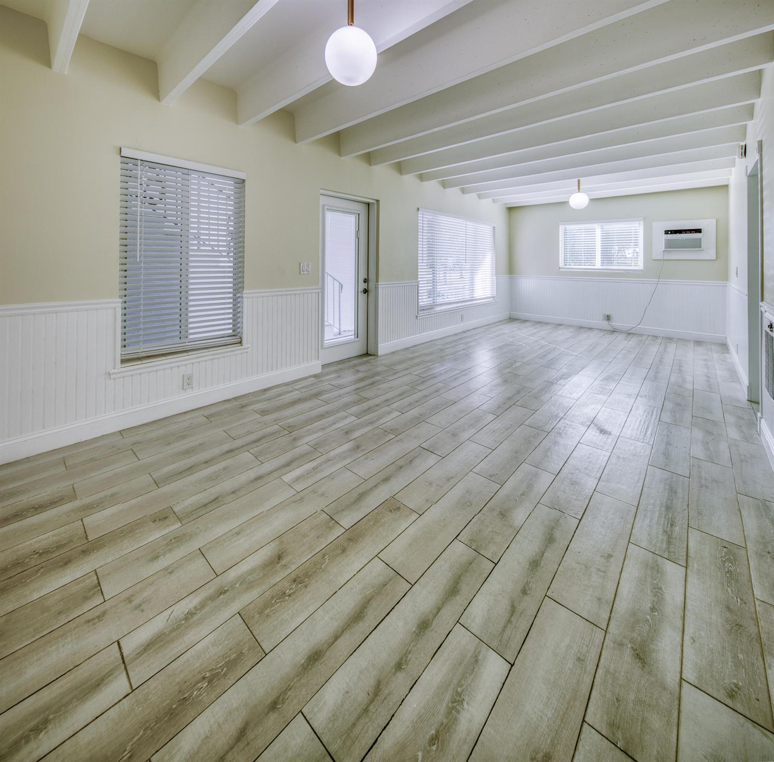 LAKE AVE APTS INC 1520 LA - Residential Lease