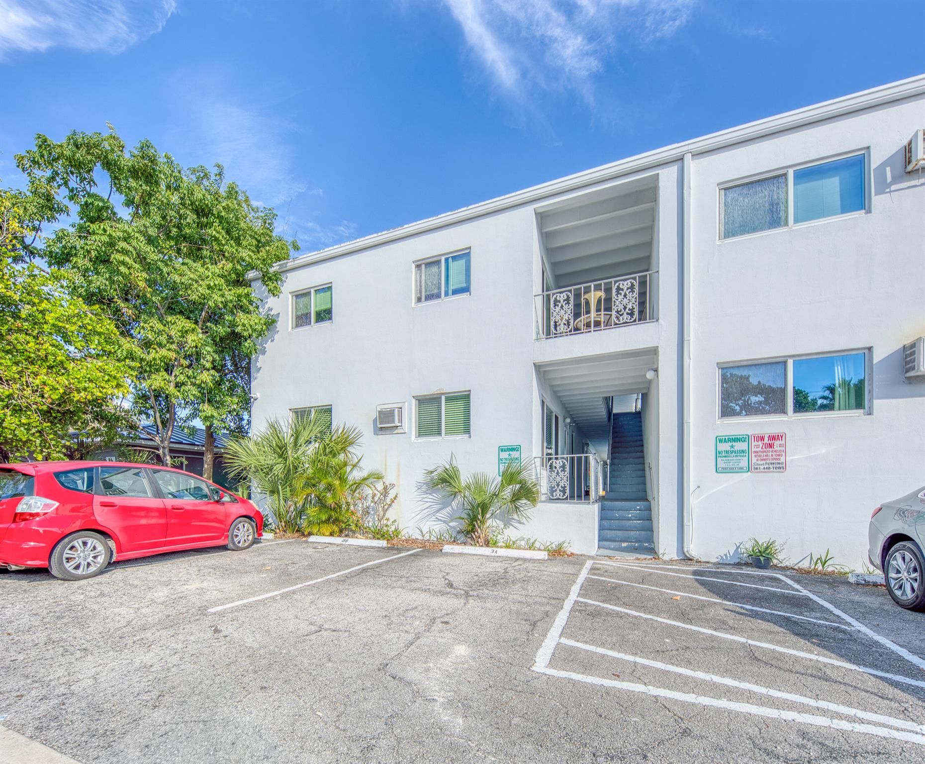 LAKE AVE APTS INC 1520 LA - Residential Lease