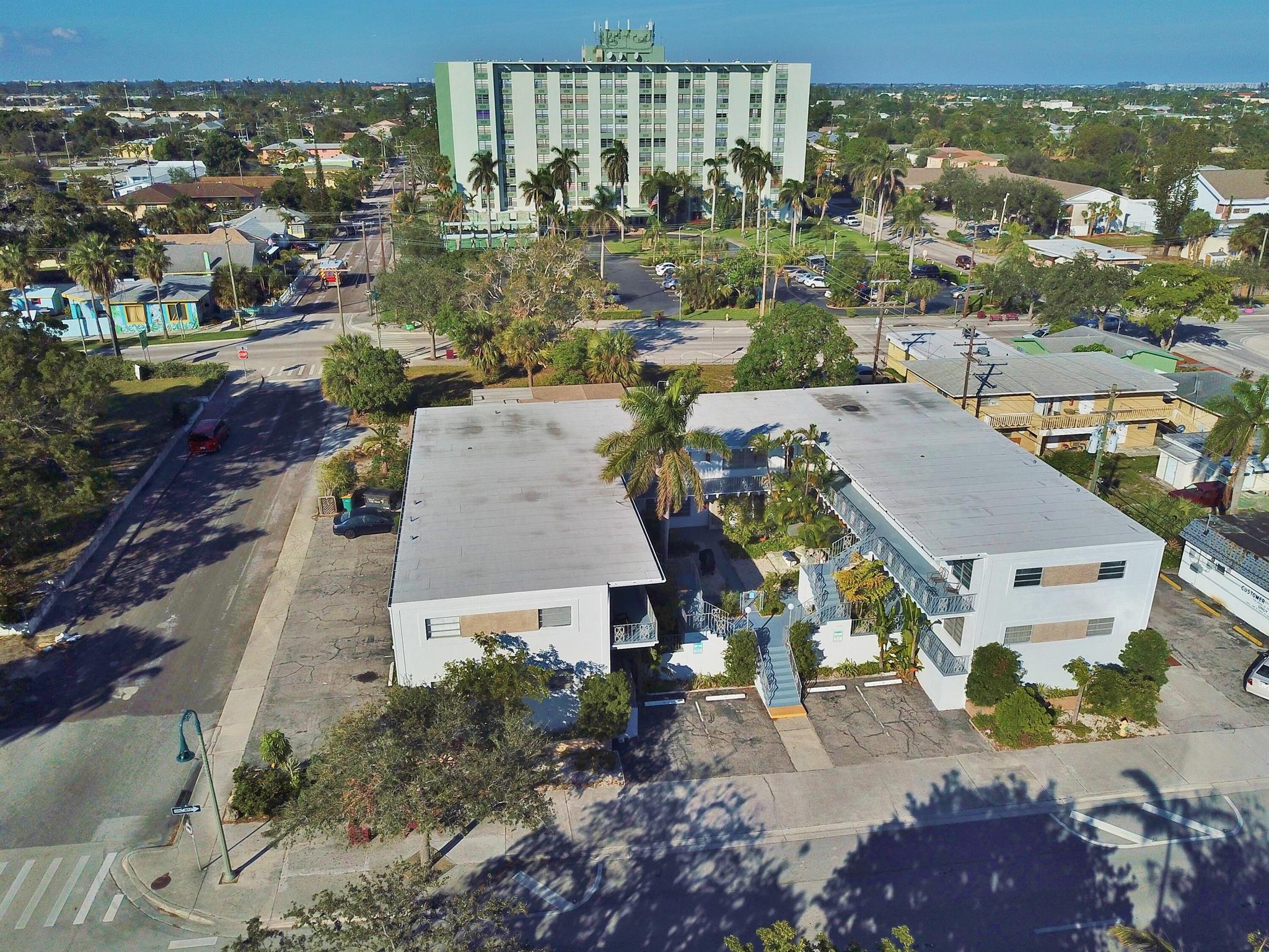 LAKE AVE APTS INC 1520 LA - Residential Lease