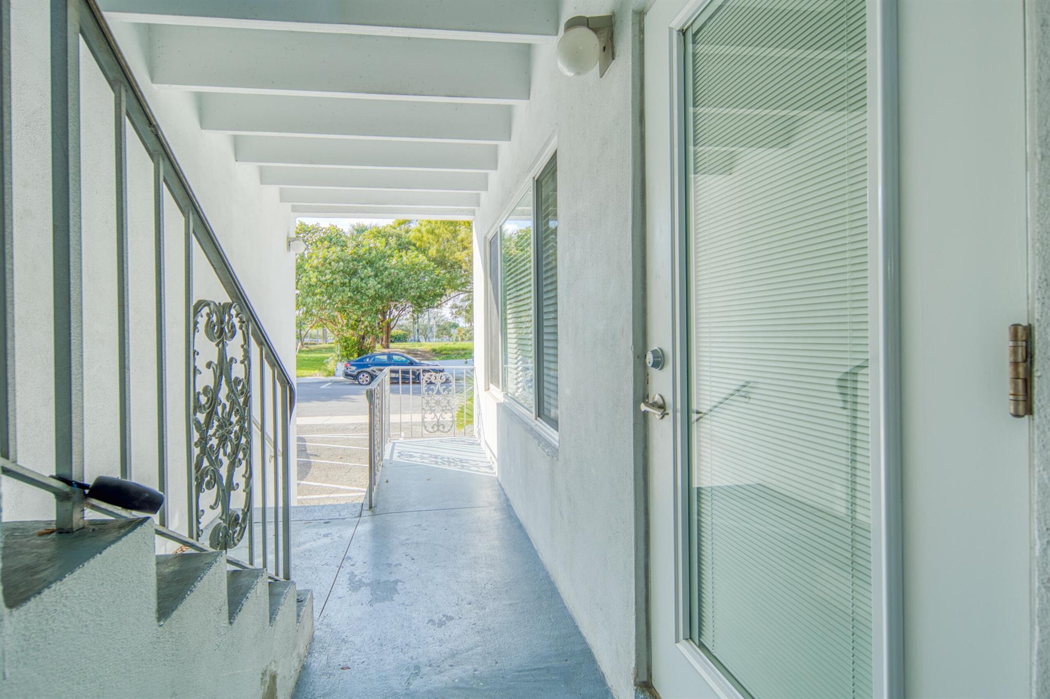 LAKE AVE APTS INC 1520 LA - Residential Lease