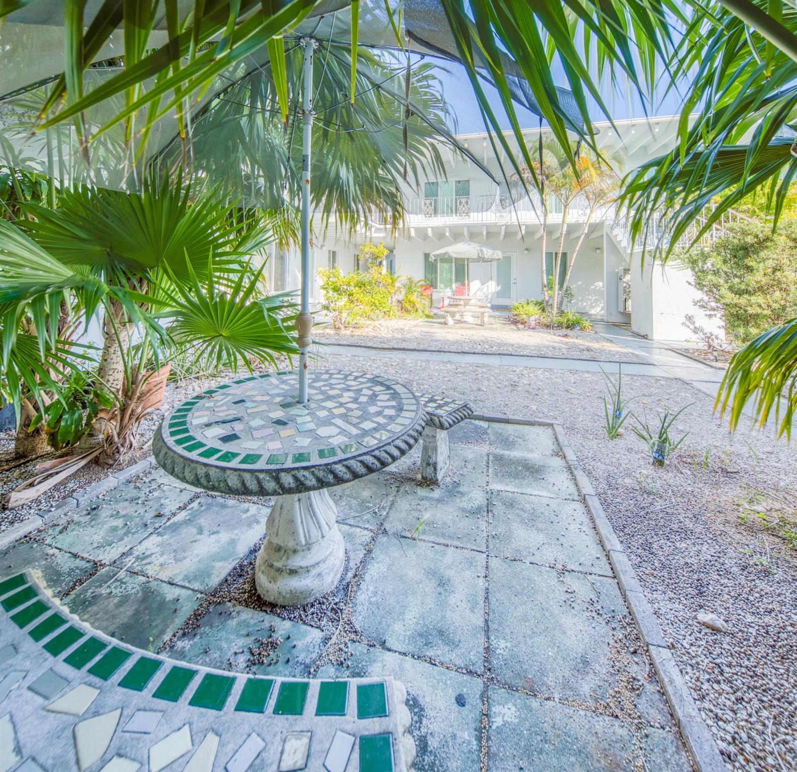 LAKE AVE APTS INC 1520 LA - Residential Lease