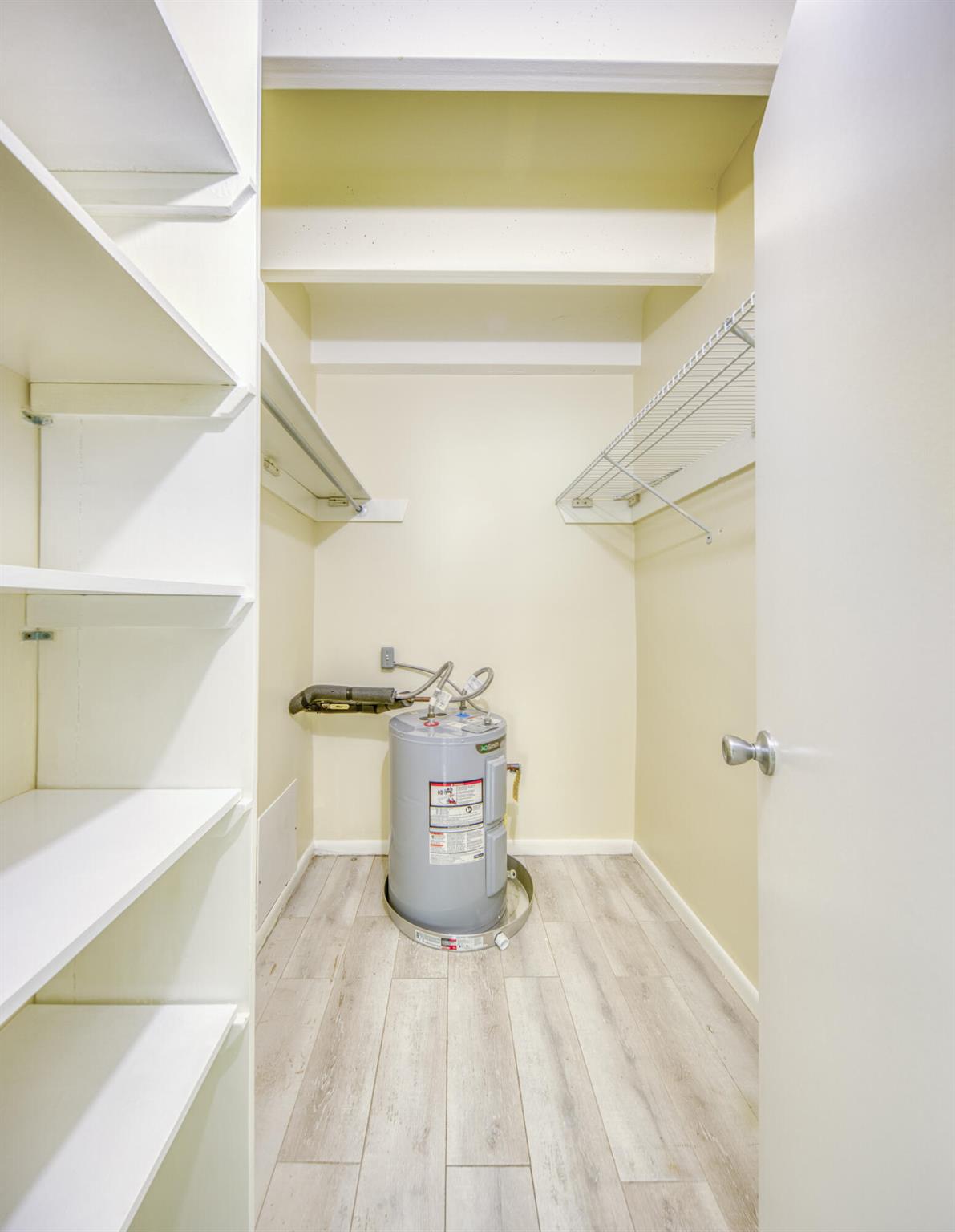 LAKE AVE APTS INC 1520 LA - Residential Lease