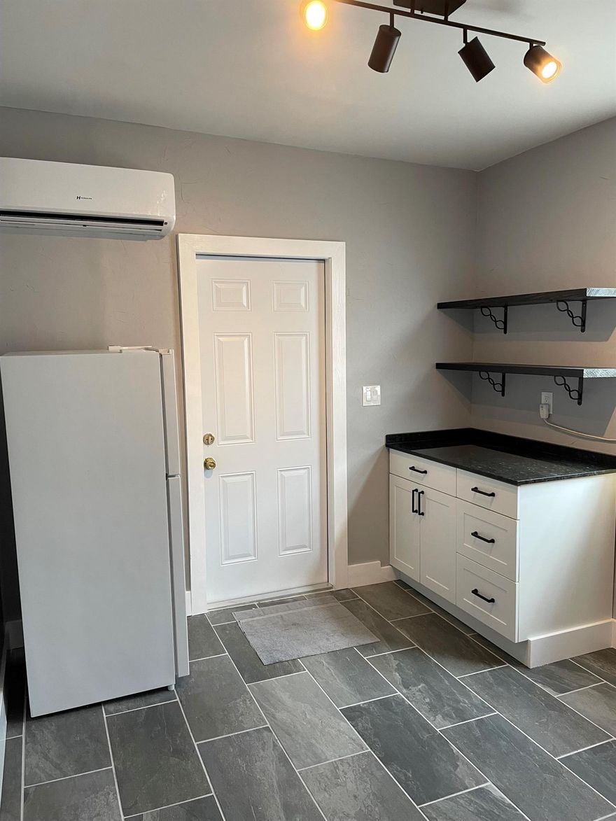 Quaint little apartment for rent downtown West Palm Beach.  1 block from the intercoastal, walking distance to the hospital and up coming NORA.  Modern twist on classic style.