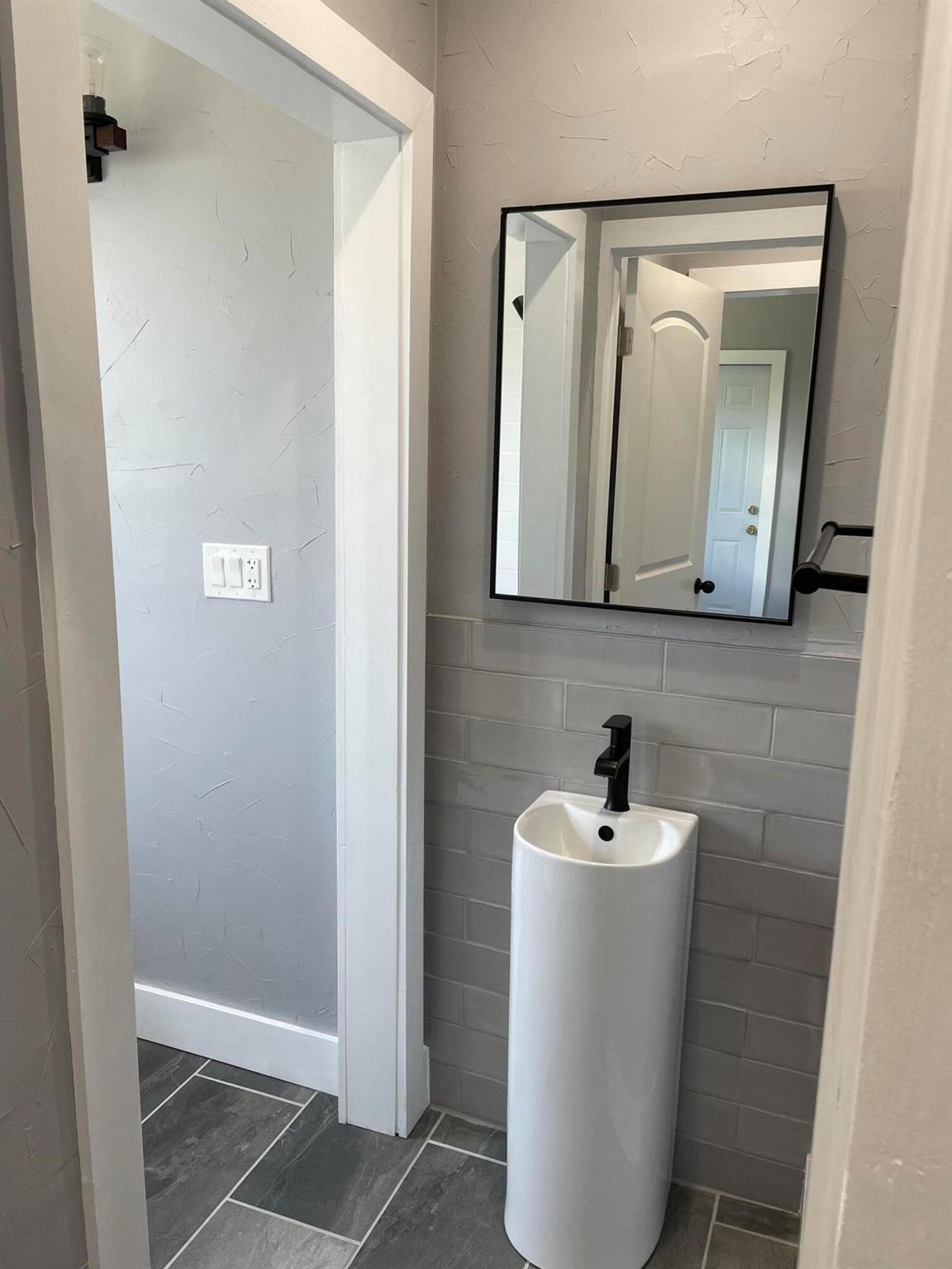 PALM BEACH NORTH - Residential Lease