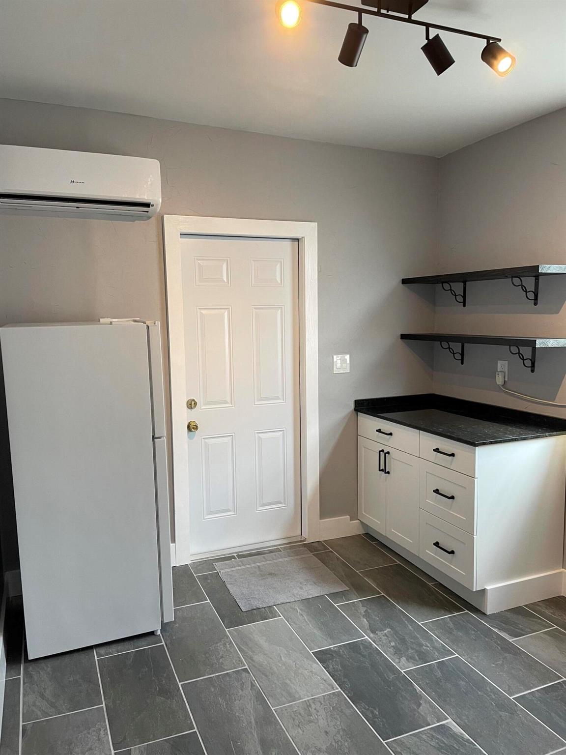 PALM BEACH NORTH - Residential Lease