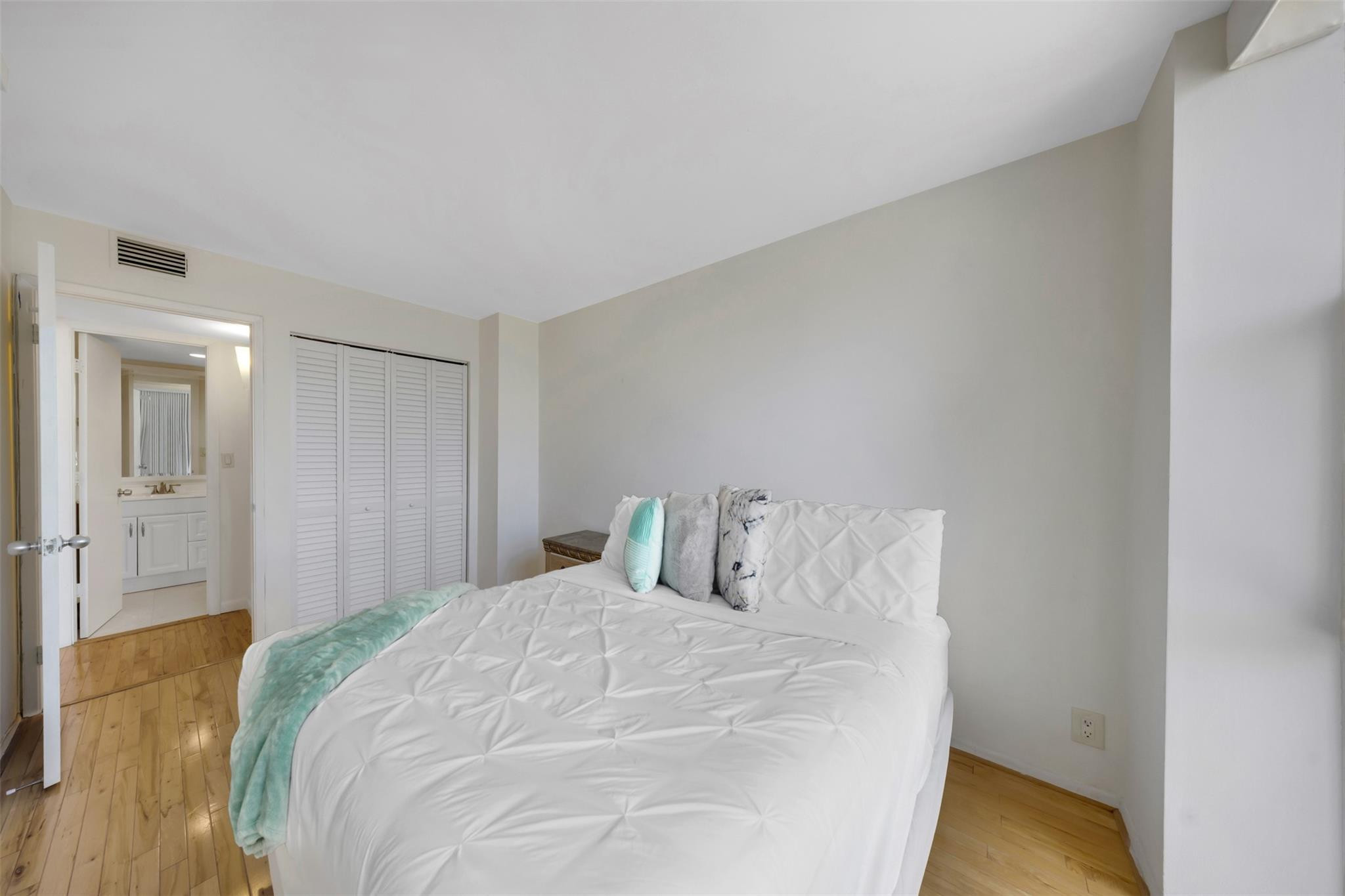 TOWER AT BISCAYNE COVE - Residential