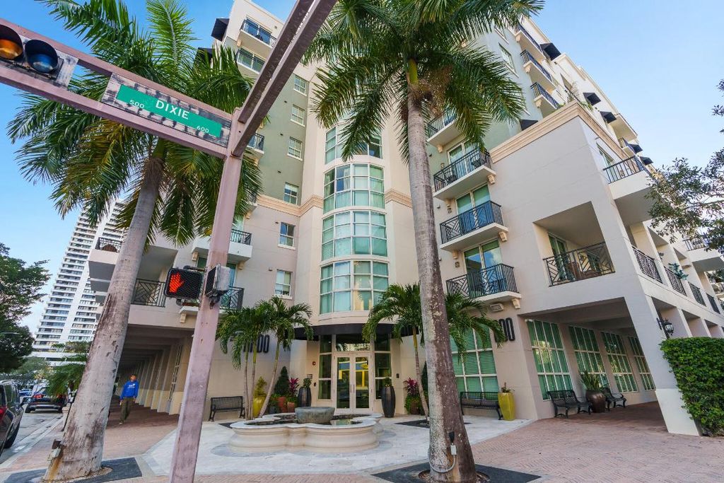 Photo of 600 S Dixie Highway #537, West Palm Beach, FL 33401 (MLS # R10980863)