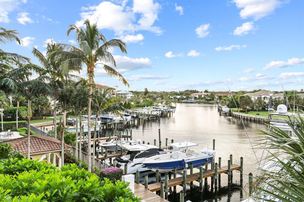 CARRIAGE HOMES AT FRENCHM - Residential