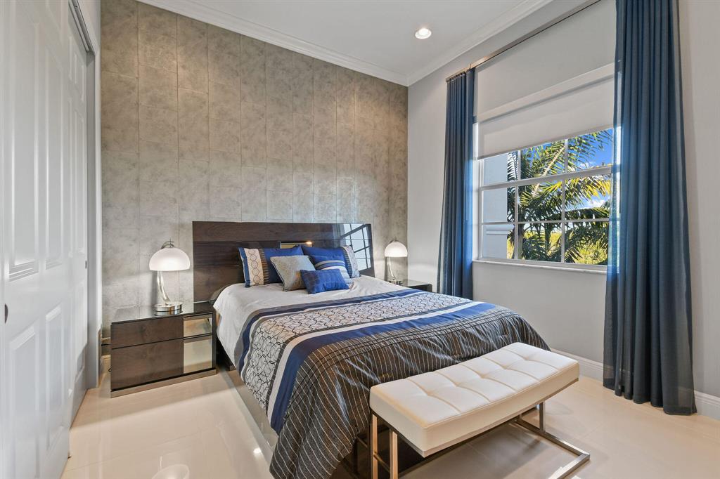 CARRIAGE HOMES AT FRENCHM - Residential