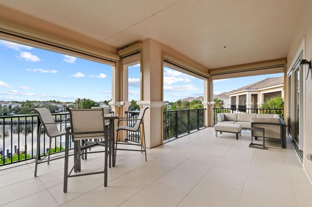 CARRIAGE HOMES AT FRENCHM - Residential