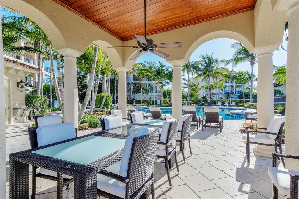 CARRIAGE HOMES AT FRENCHM - Residential