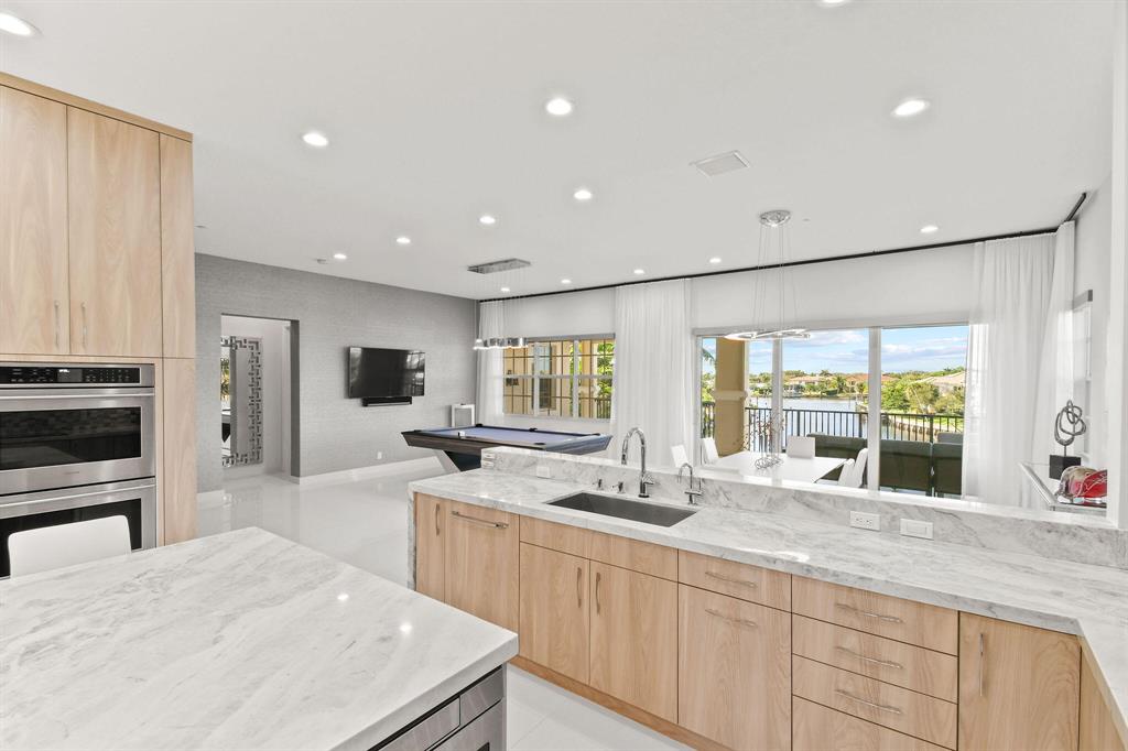 CARRIAGE HOMES AT FRENCHM - Residential