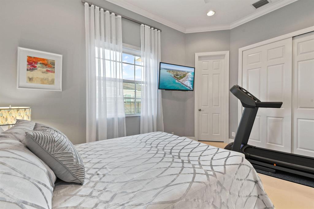 CARRIAGE HOMES AT FRENCHM - Residential