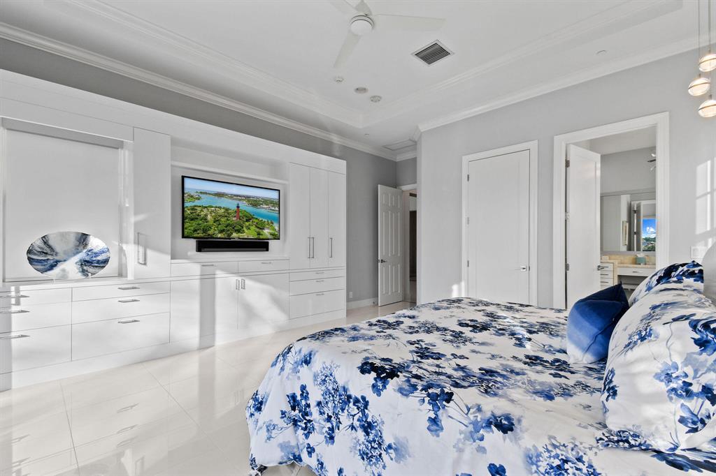 CARRIAGE HOMES AT FRENCHM - Residential