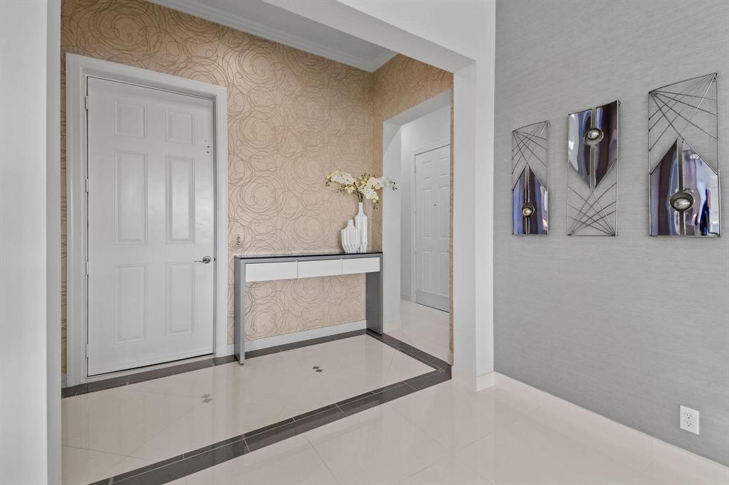 CARRIAGE HOMES AT FRENCHM - Residential