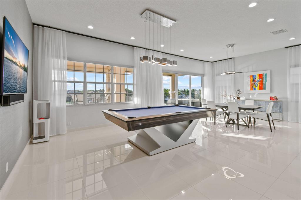 CARRIAGE HOMES AT FRENCHM - Residential