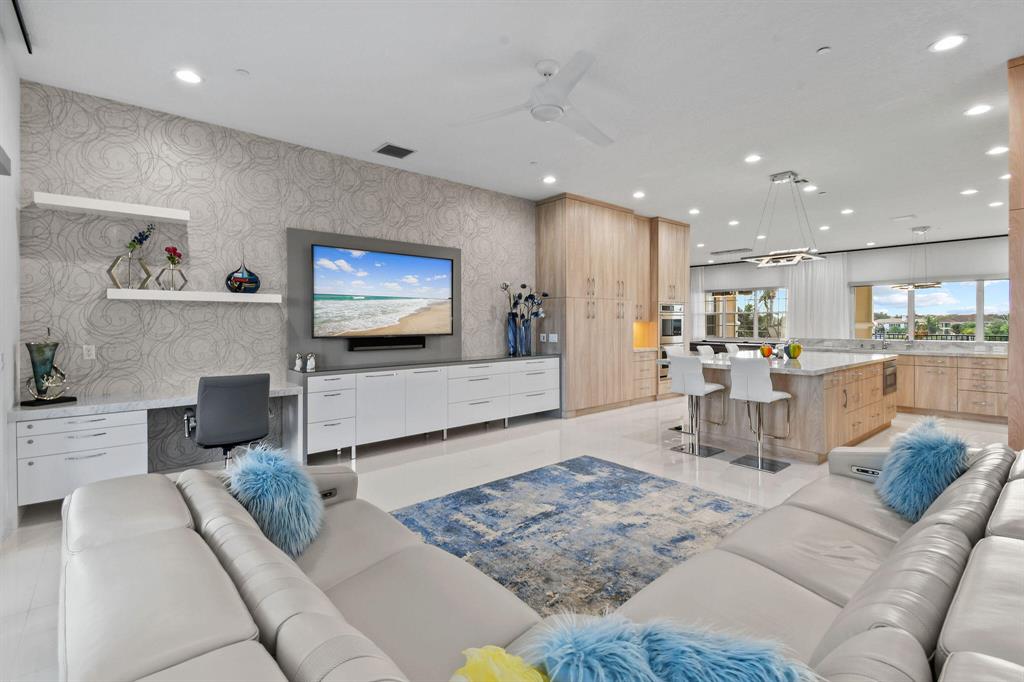 CARRIAGE HOMES AT FRENCHM - Residential