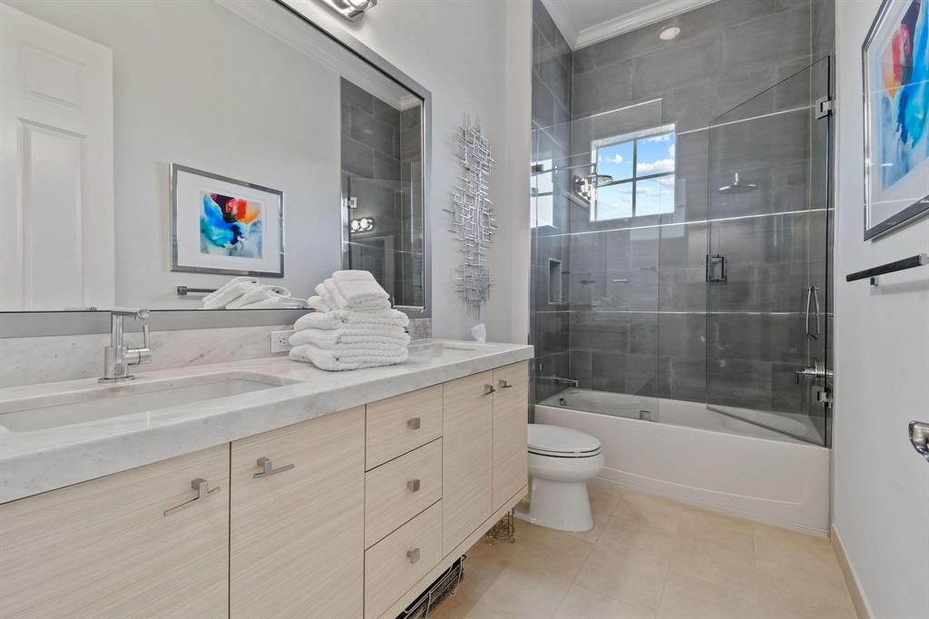 CARRIAGE HOMES AT FRENCHM - Residential