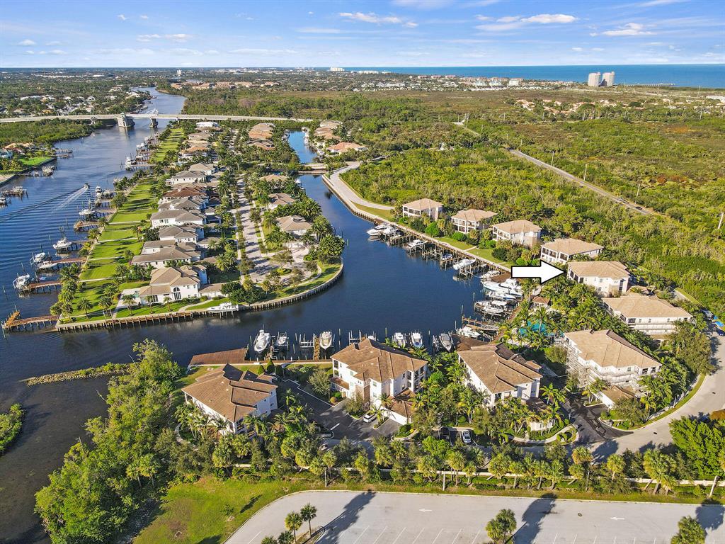 CARRIAGE HOMES AT FRENCHM - Residential