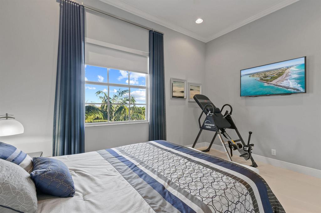 CARRIAGE HOMES AT FRENCHM - Residential