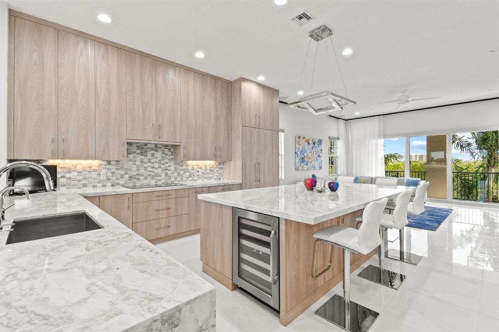 CARRIAGE HOMES AT FRENCHM - Residential