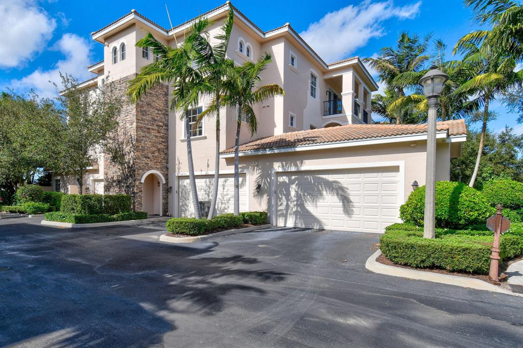 CARRIAGE HOMES AT FRENCHM - Residential