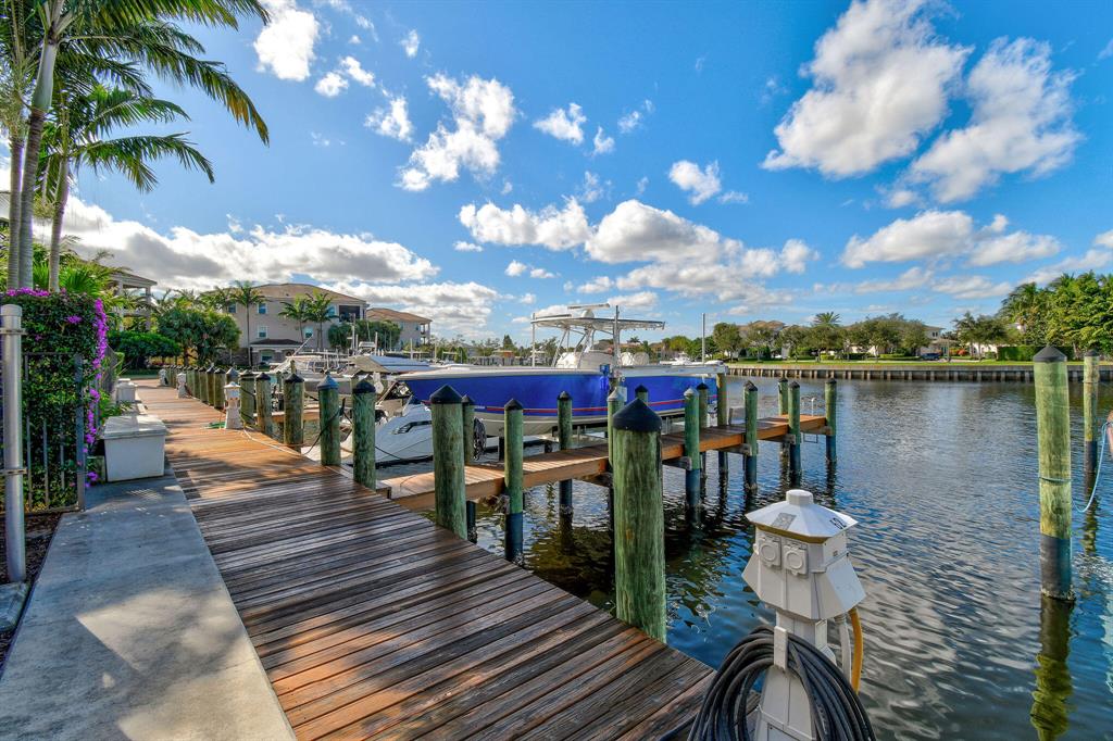 CARRIAGE HOMES AT FRENCHM - Residential