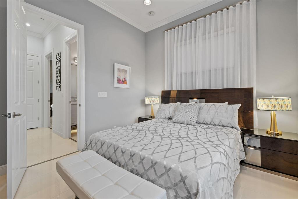 CARRIAGE HOMES AT FRENCHM - Residential