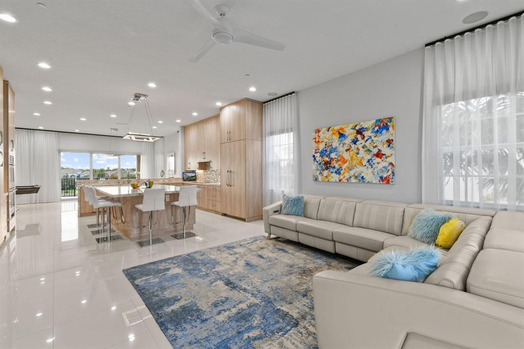 CARRIAGE HOMES AT FRENCHM - Residential