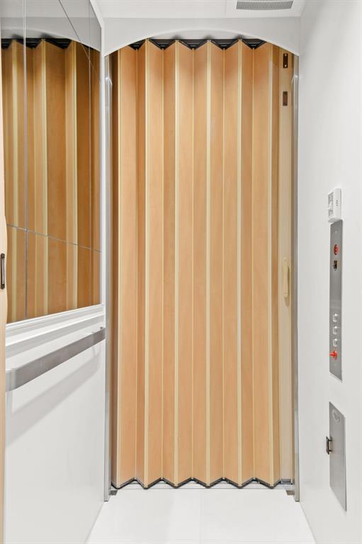 CARRIAGE HOMES AT FRENCHM - Residential