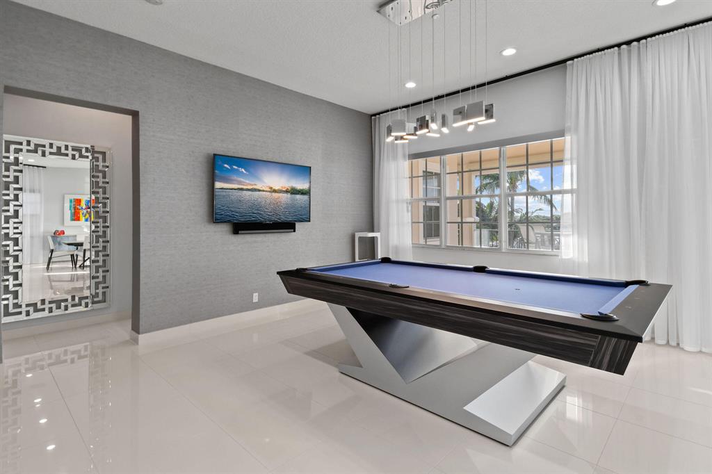 CARRIAGE HOMES AT FRENCHM - Residential