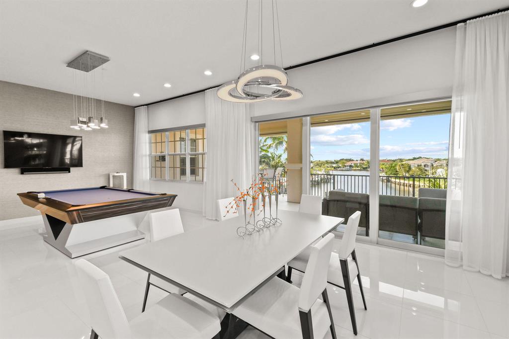 CARRIAGE HOMES AT FRENCHM - Residential