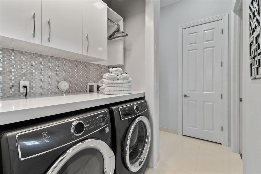 CARRIAGE HOMES AT FRENCHM - Residential