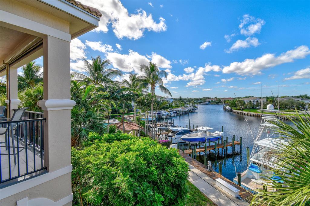 CARRIAGE HOMES AT FRENCHM - Residential