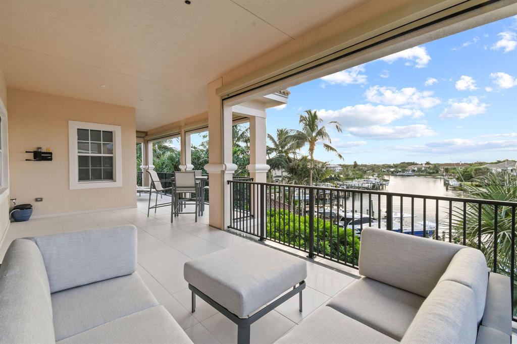 CARRIAGE HOMES AT FRENCHM - Residential