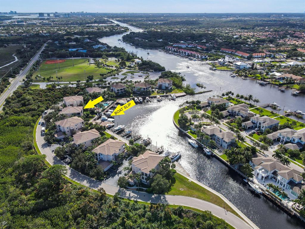 CARRIAGE HOMES AT FRENCHM - Residential