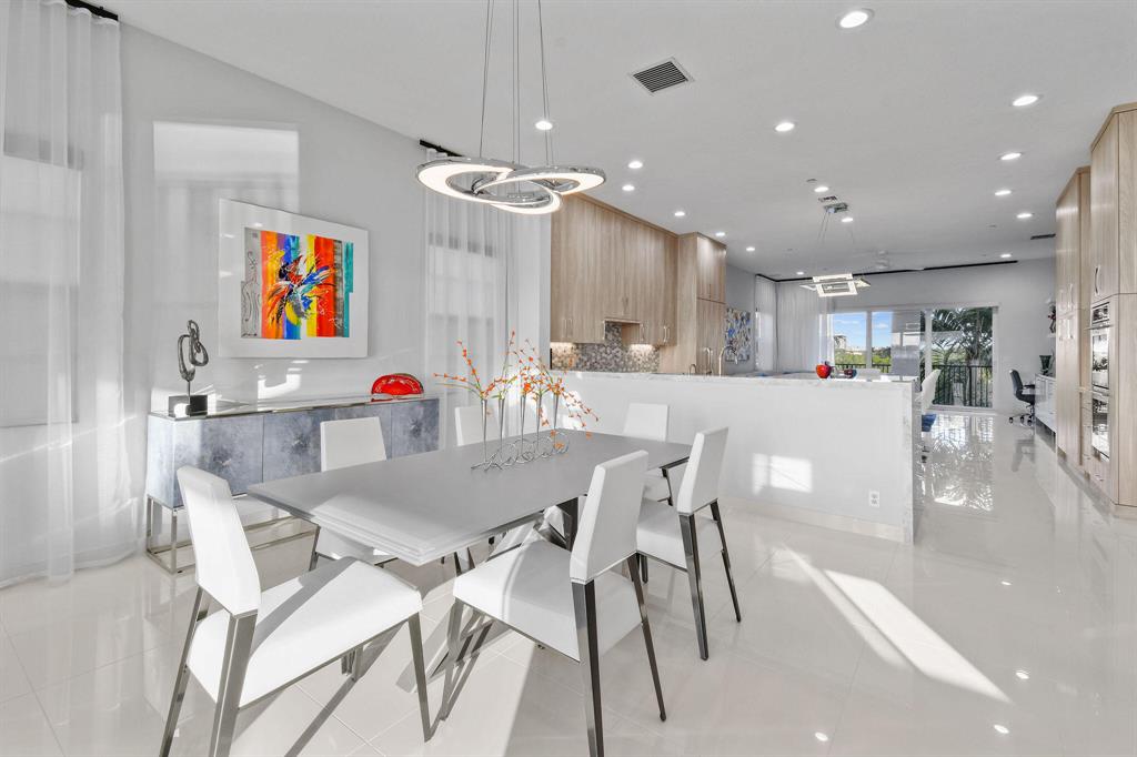 CARRIAGE HOMES AT FRENCHM - Residential