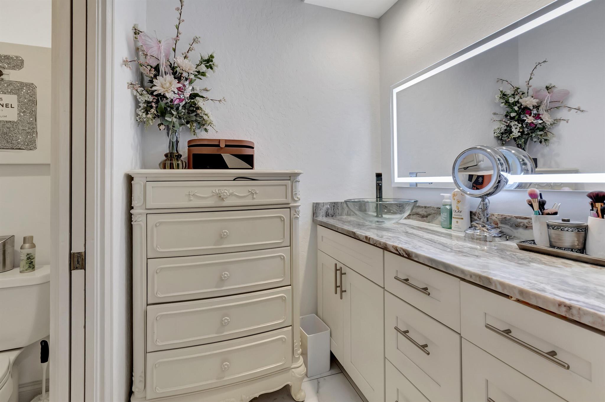 VINTAGE PLACE - Residential