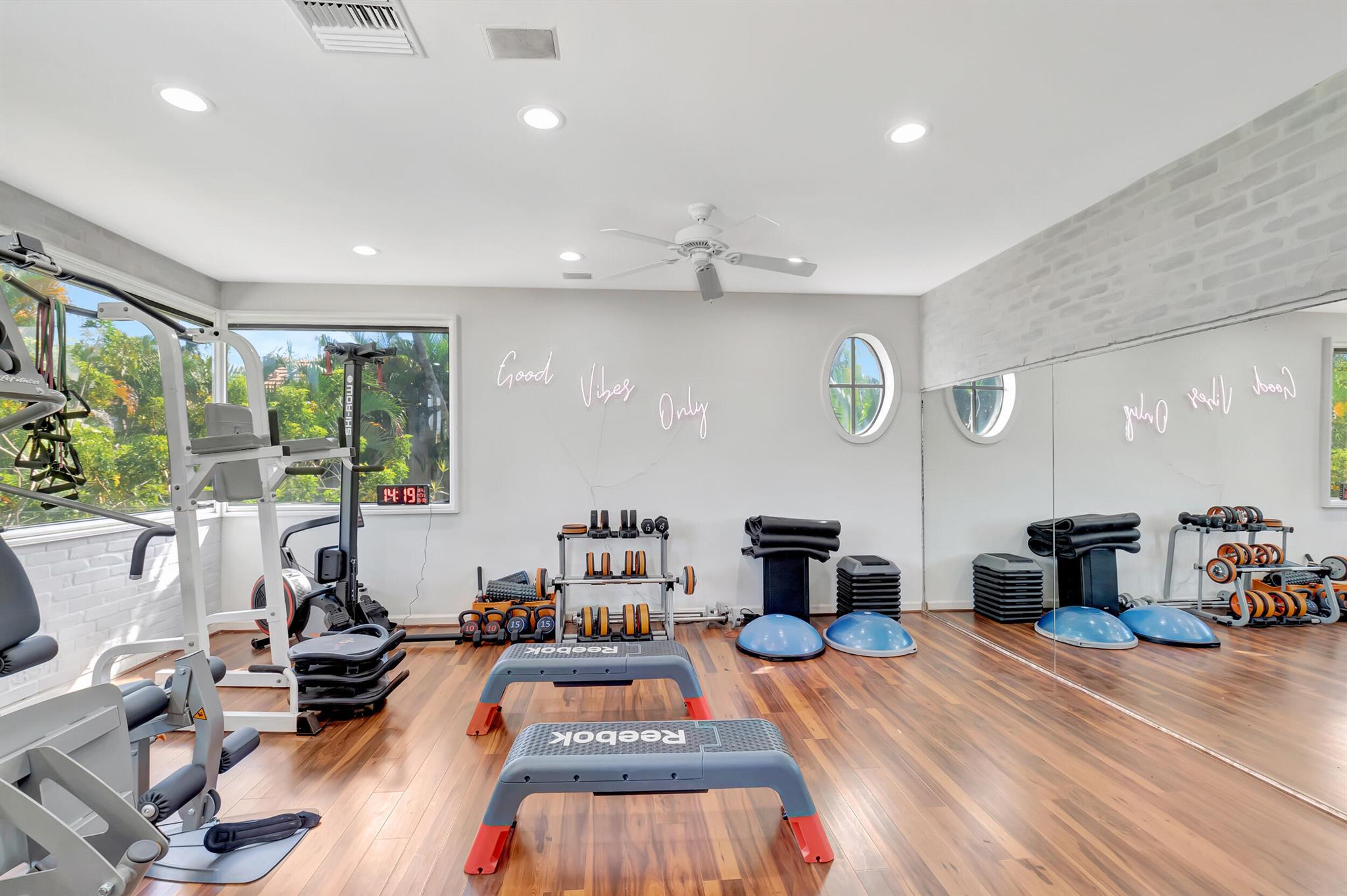 VINTAGE PLACE - Residential