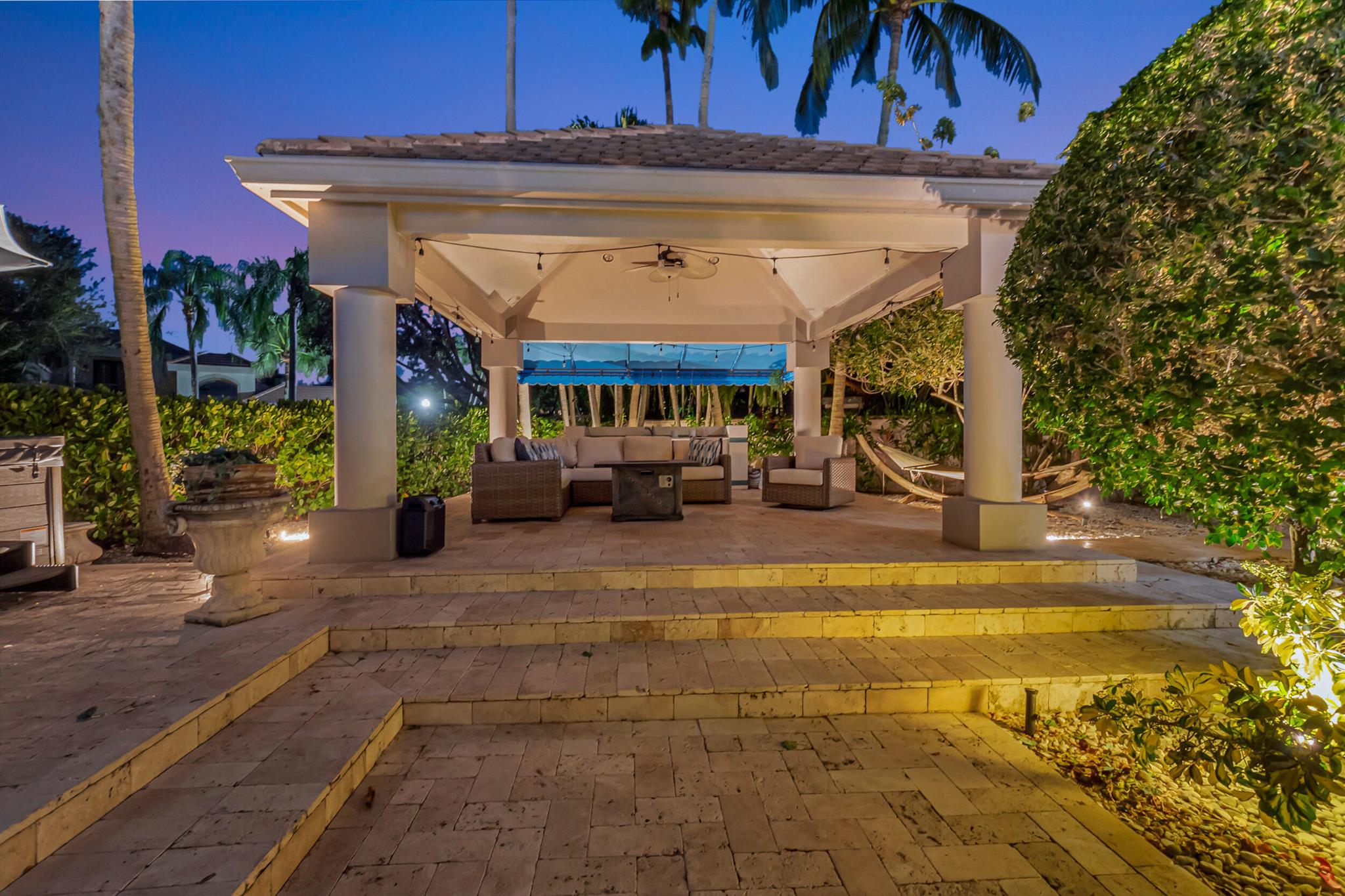 VINTAGE PLACE - Residential