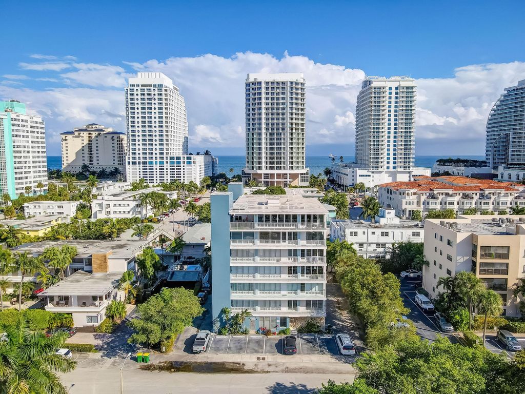 Photo of 524 Orton Avenue, Fort Lauderdale, FL 33304 (MLS # B26018903)