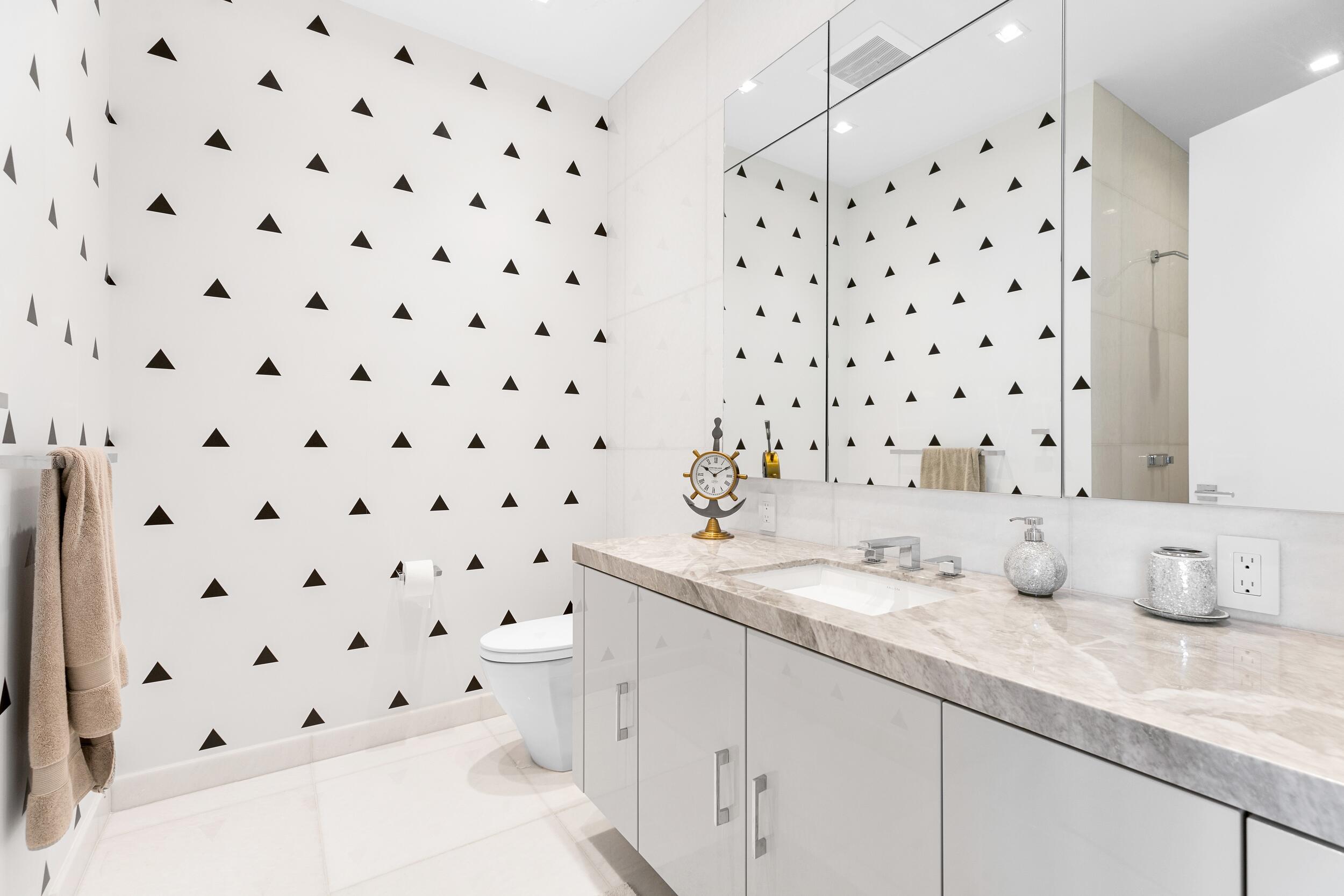 BRISTOL CONDO - Residential